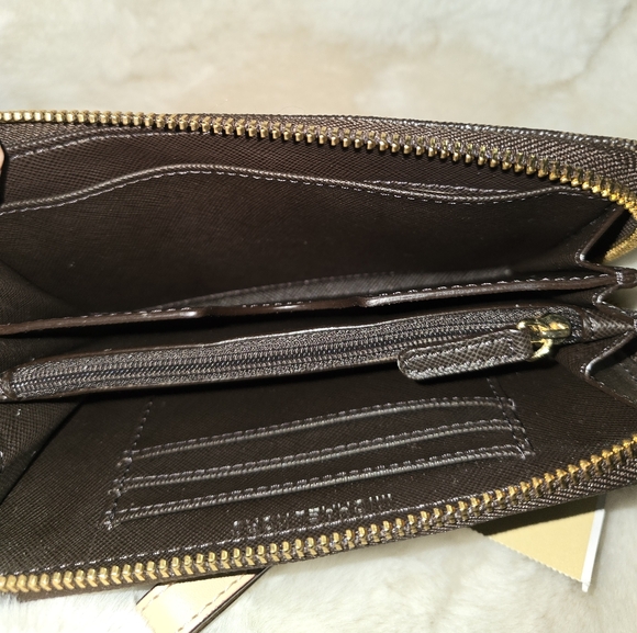 NWT Michael Kors Monogram  Zip-around phone wallet - Picture 4 of 8